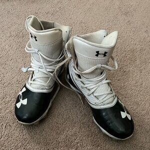 Under Armour White Athletic cleats sz9